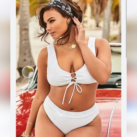 NWTs Ashley Graham x Swimsuits For All Meverick Eyelet Bikini - Picture 1 of 2